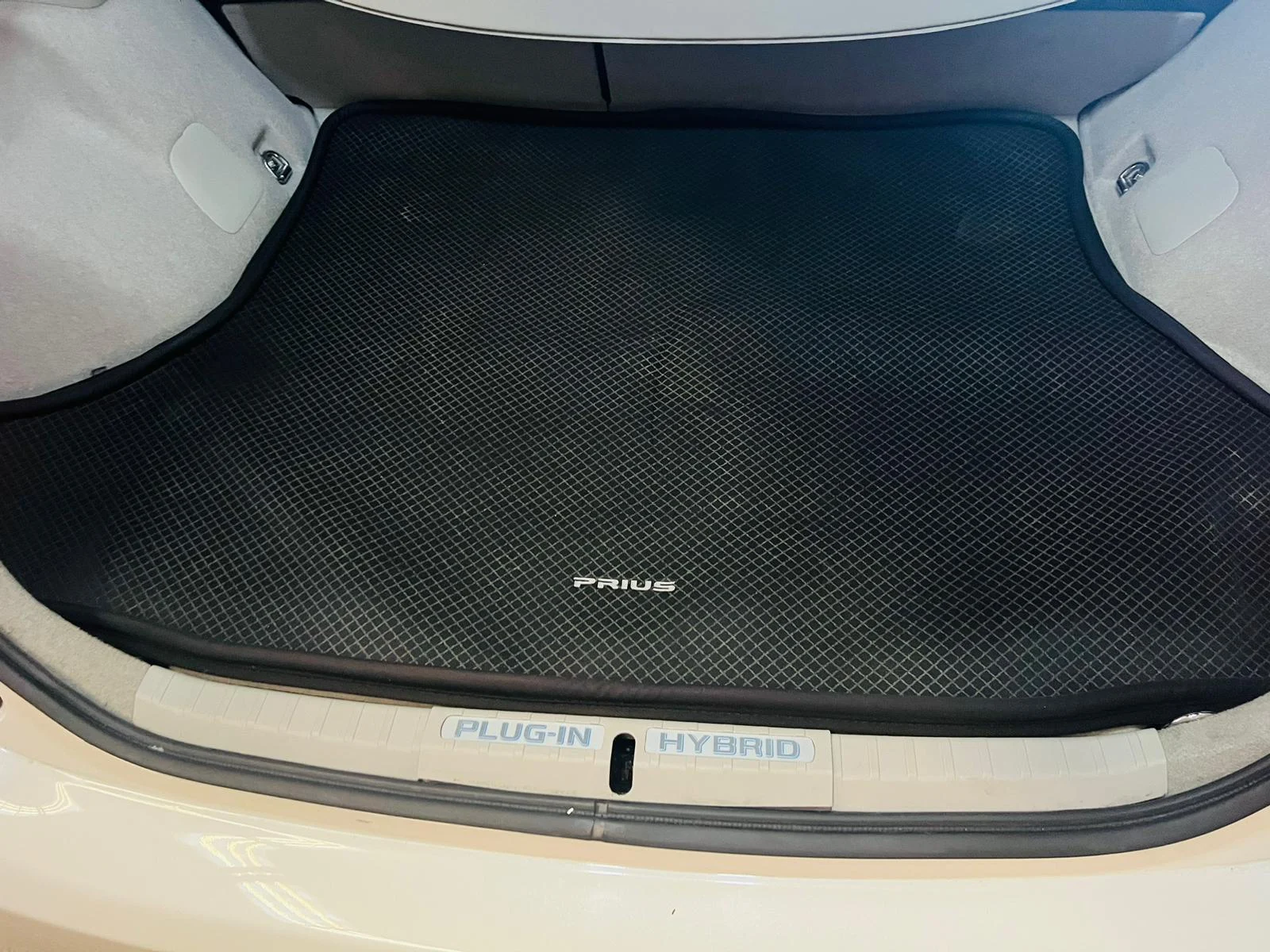 Toyota Prius PHV