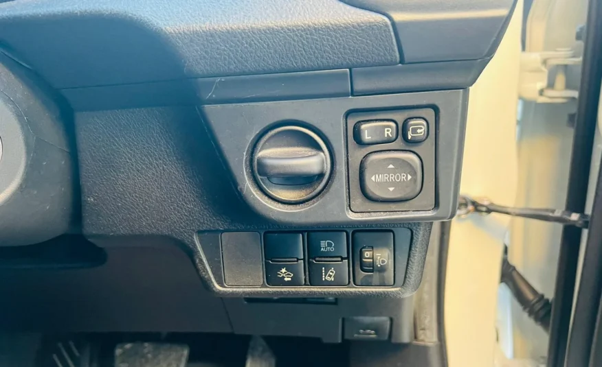 Toyota Corolla Fielder Hybrid