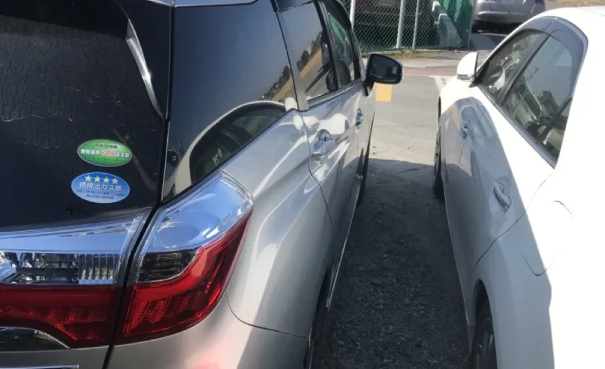 Honda FIT Shuttle Hybrid