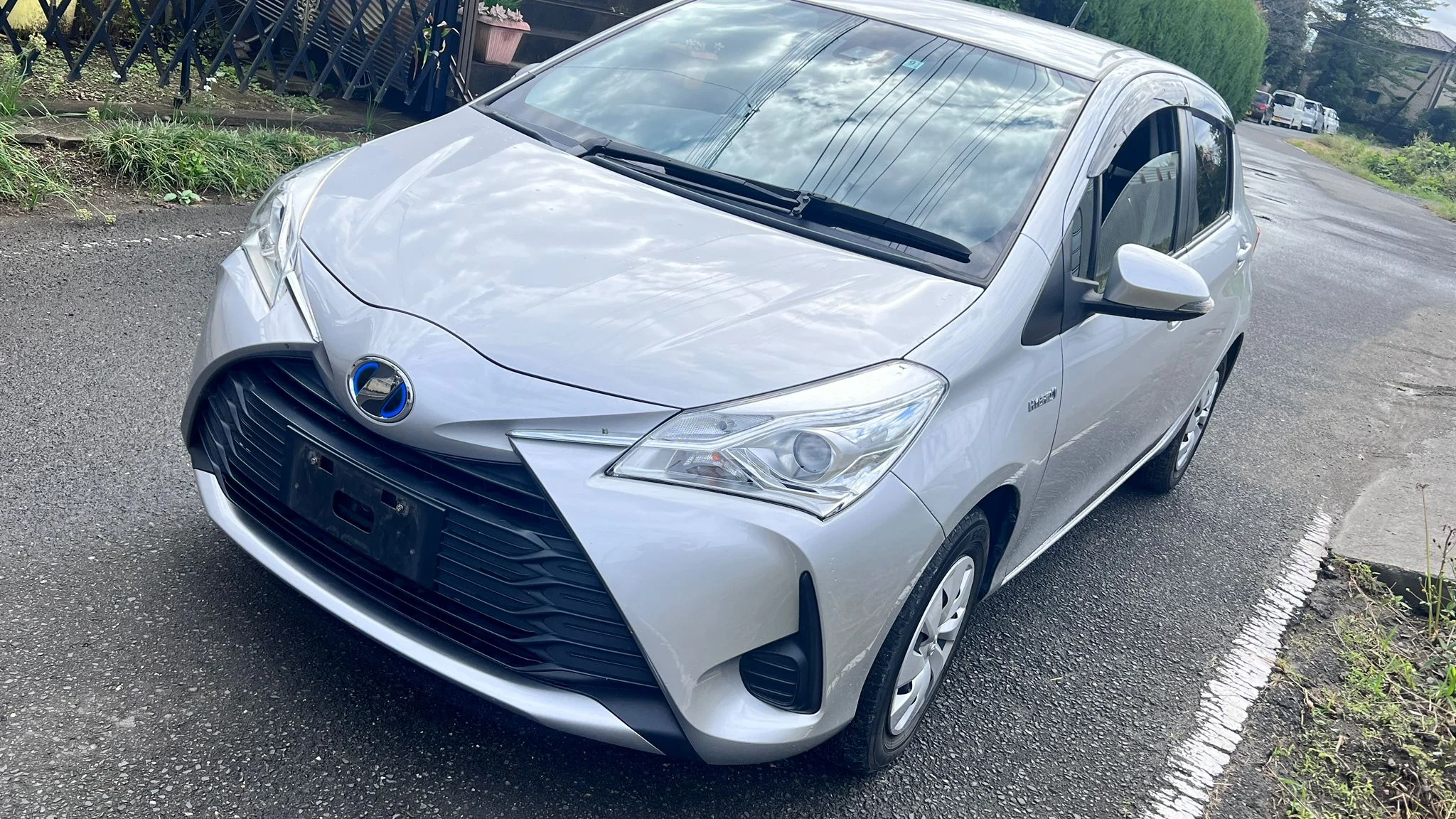 Toyota Vitz Hybrid – (Yaris)