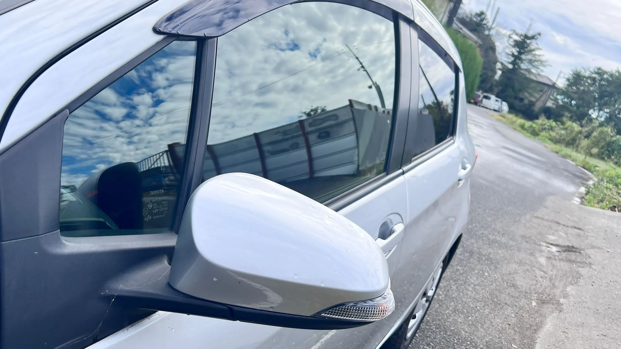 Toyota Vitz Hybrid – (Yaris)