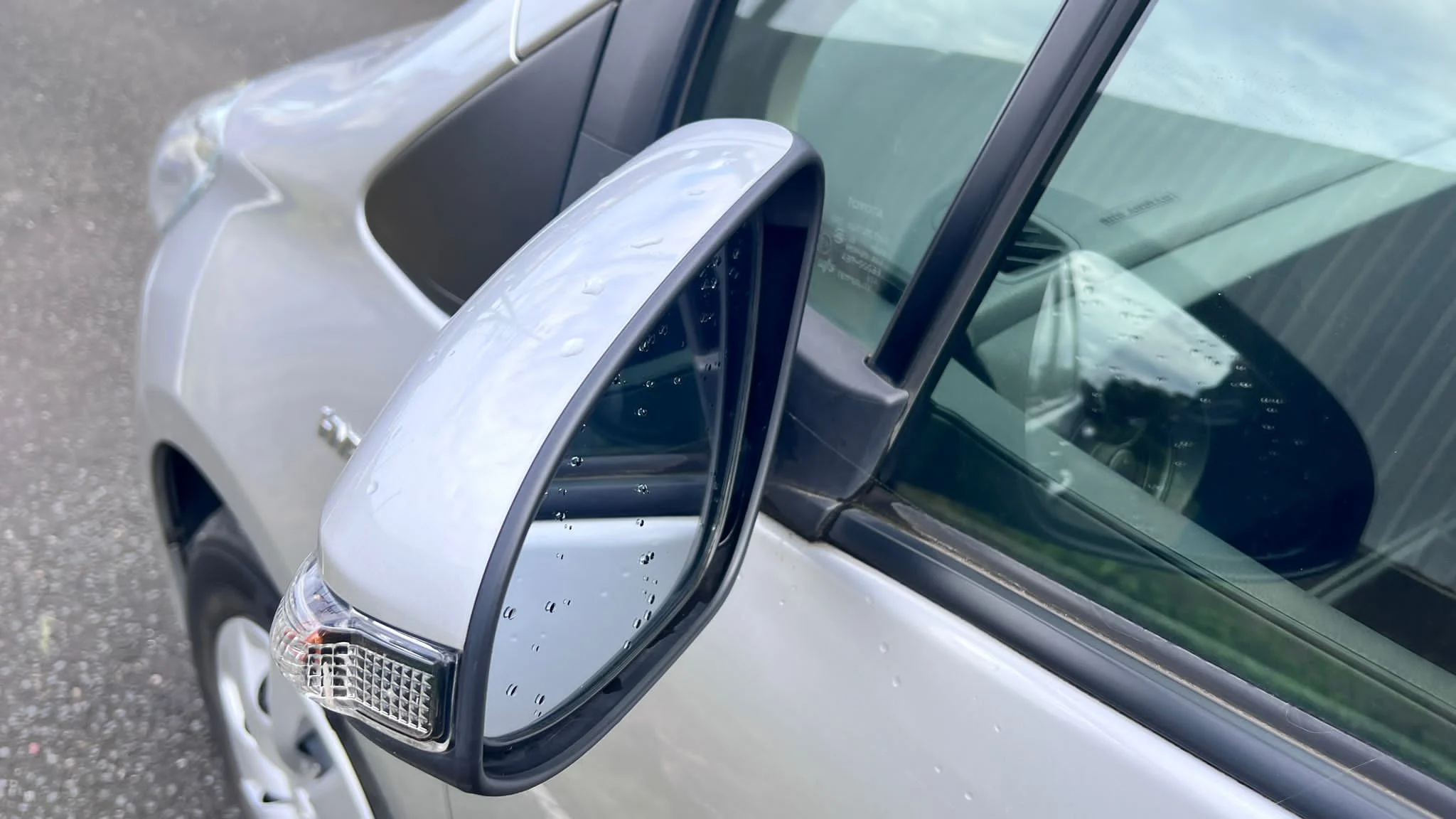 Toyota Vitz Hybrid – (Yaris)
