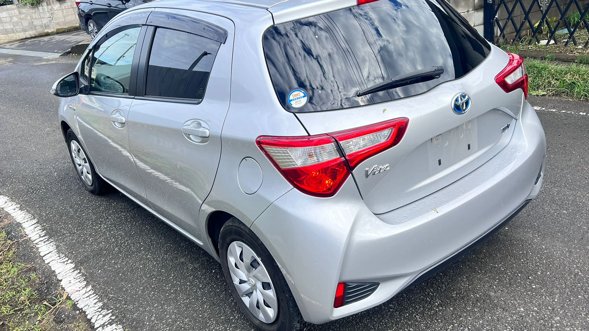 Toyota Vitz Hybrid – (Yaris)