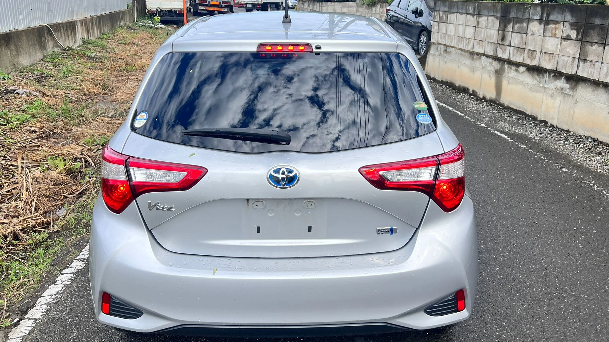 Toyota Vitz Hybrid – (Yaris)