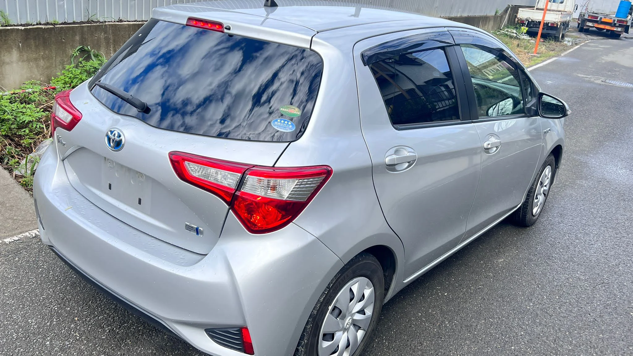 Toyota Vitz Hybrid – (Yaris)
