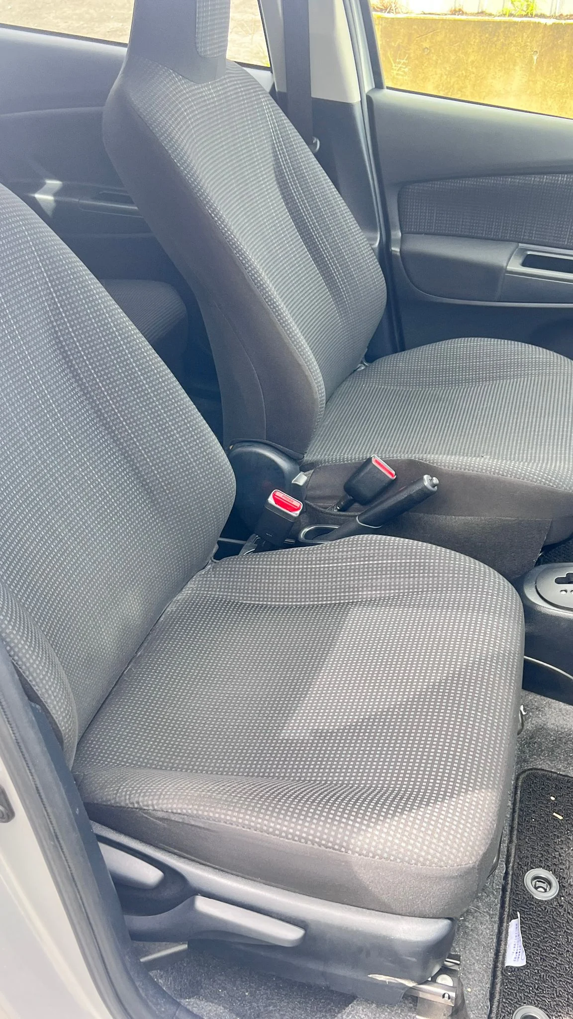 Toyota Vitz Hybrid – (Yaris)