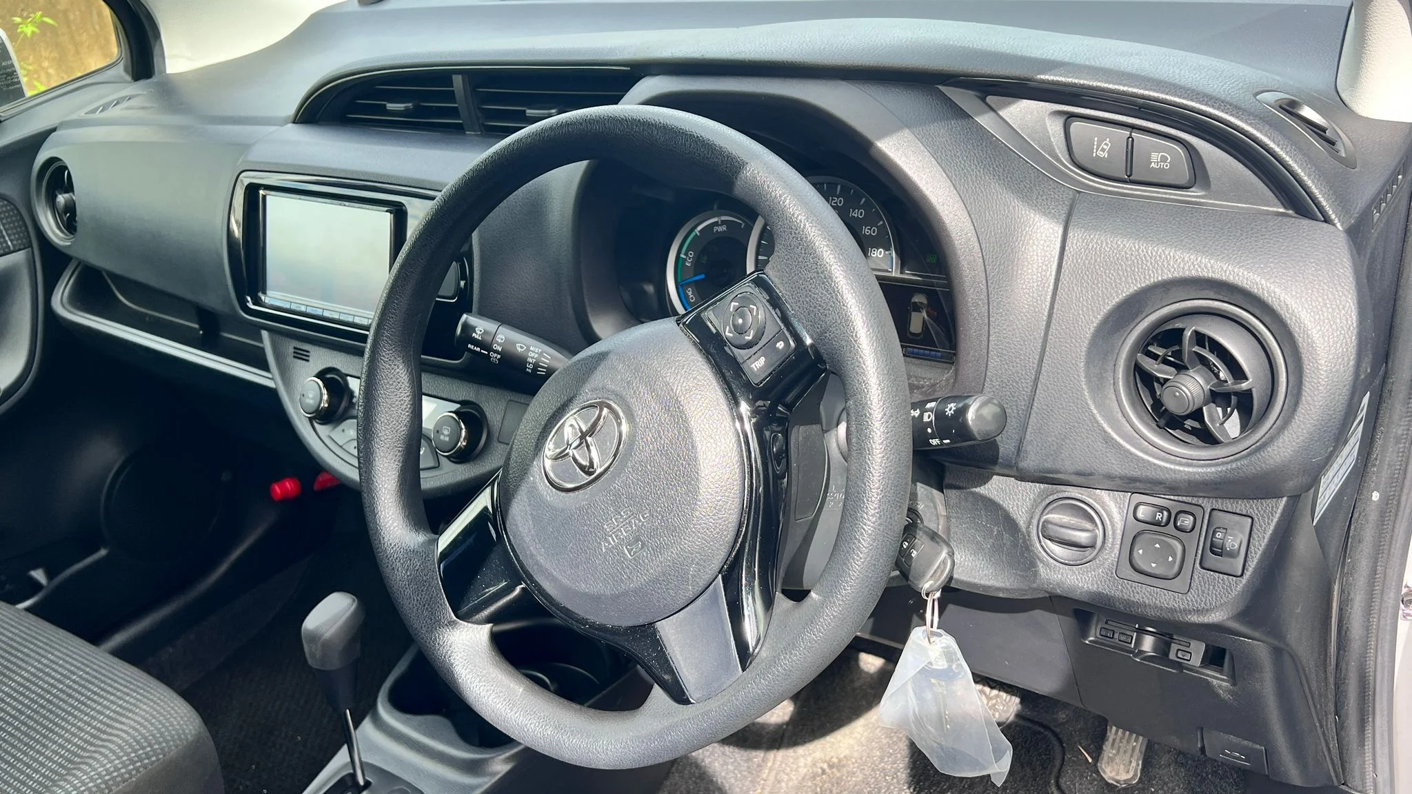 Toyota Vitz Hybrid – (Yaris)